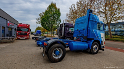 20251019-Tom-Holding-00332